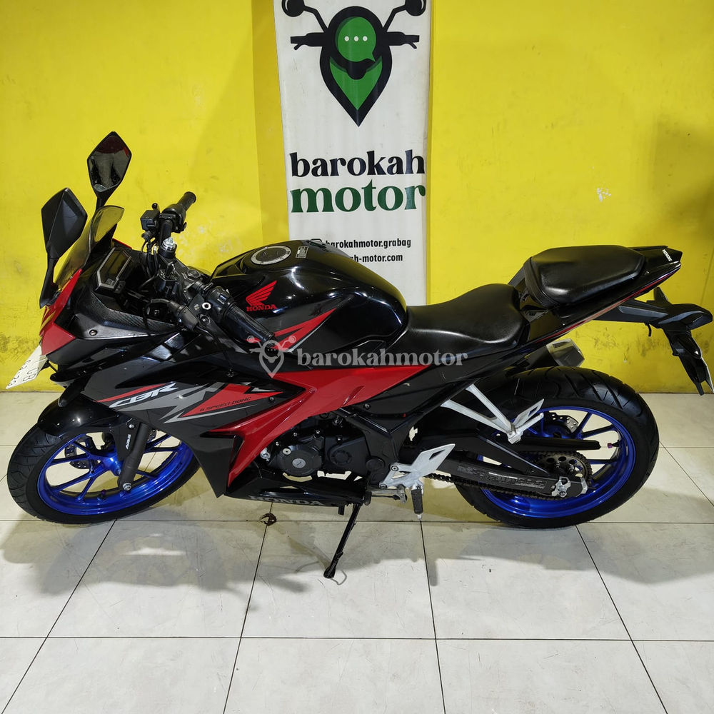 CBR150R-AA3371GB-Foto_Kiri.jpg