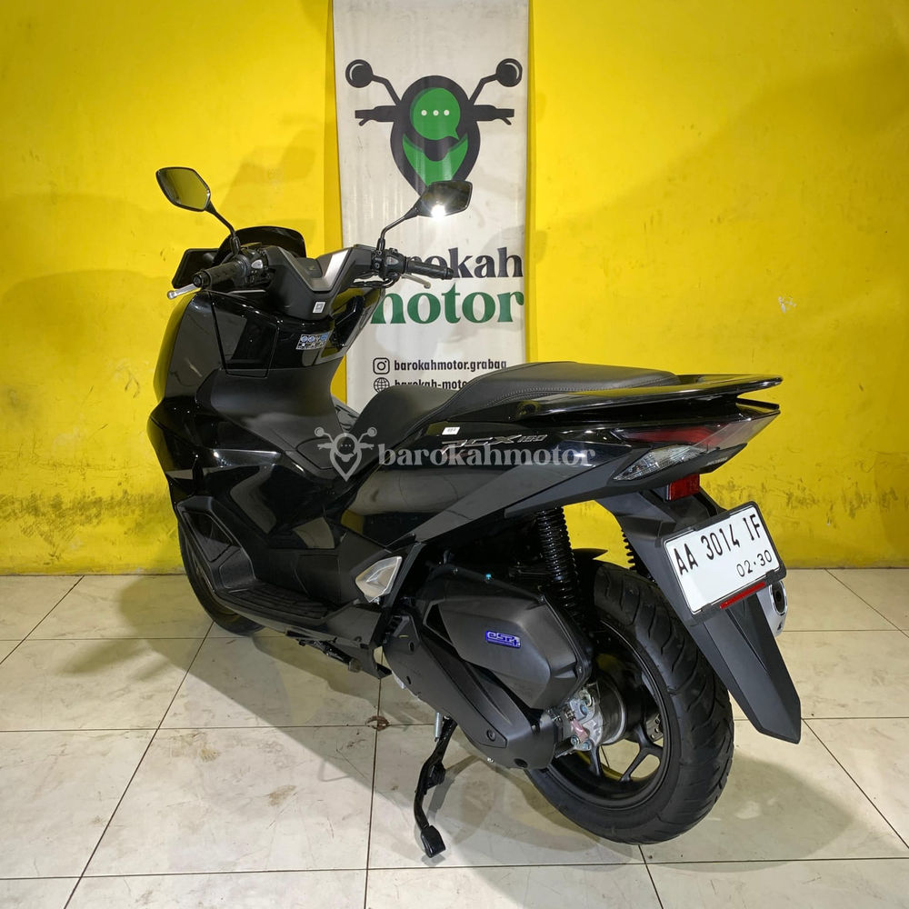 NEWPCX160CBS-AA3014IF-Foto_Belakang.jpg