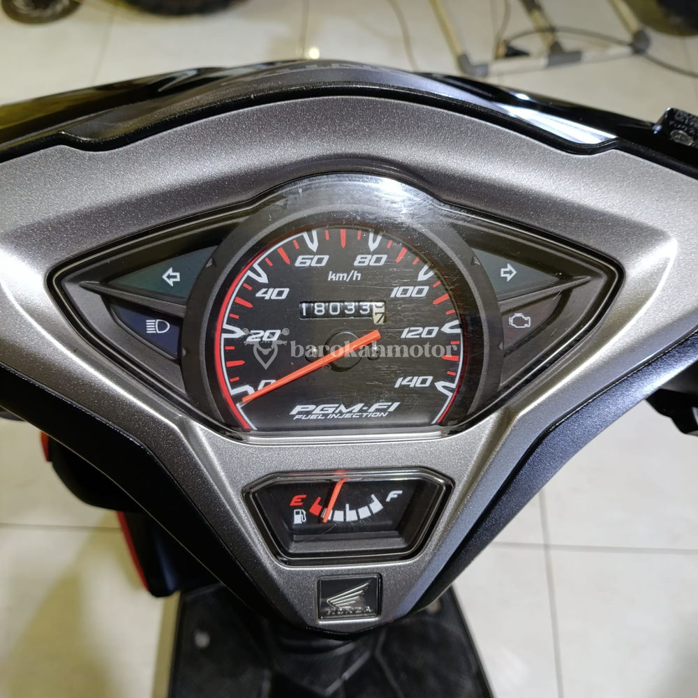NEWVARIO110CBSFI-AA2315GY-Foto_Depan.jpg