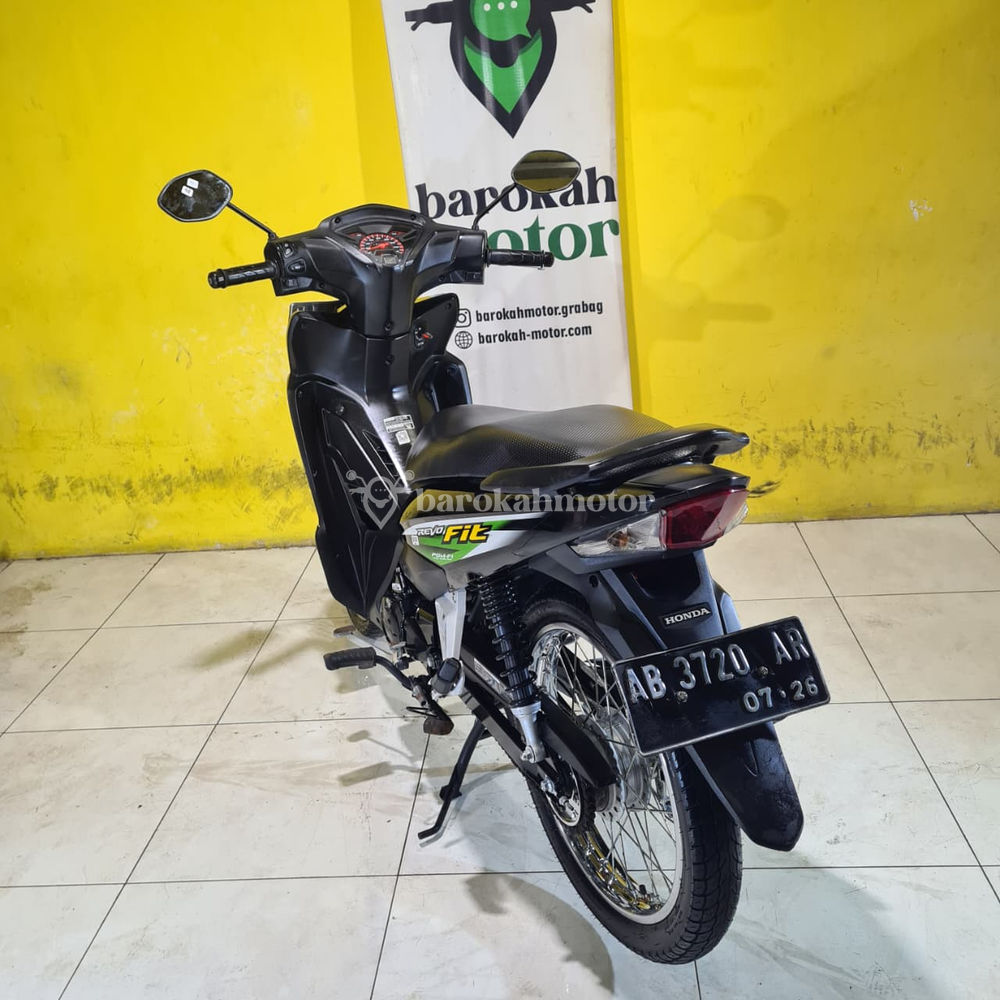 REVOFIT-AB3720AR-Foto_Belakang.jpg