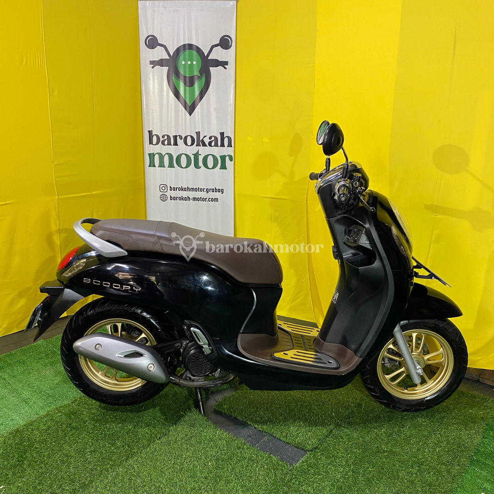 SCOOPY-AA3836LY-Foto_Kiri.jpeg