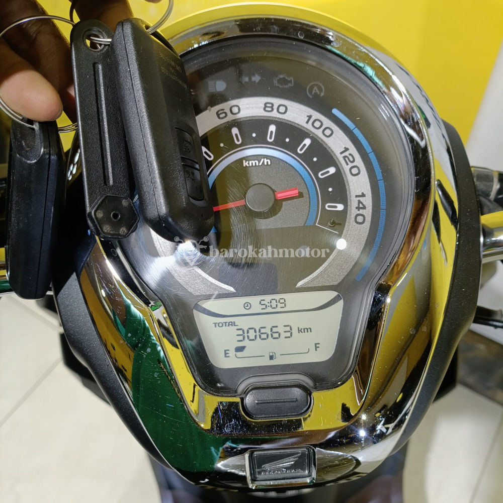 SCOOPY-AA5129LY-Foto_Depan.jpg