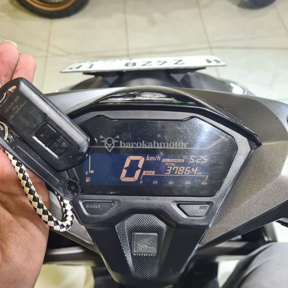 VARIO150-H2428IP-Foto_Depan.jpg