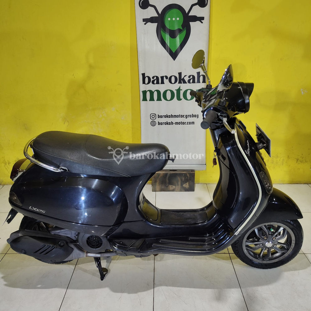 VESPALX125I-GET-H5627MK-Foto_Kanan.jpg