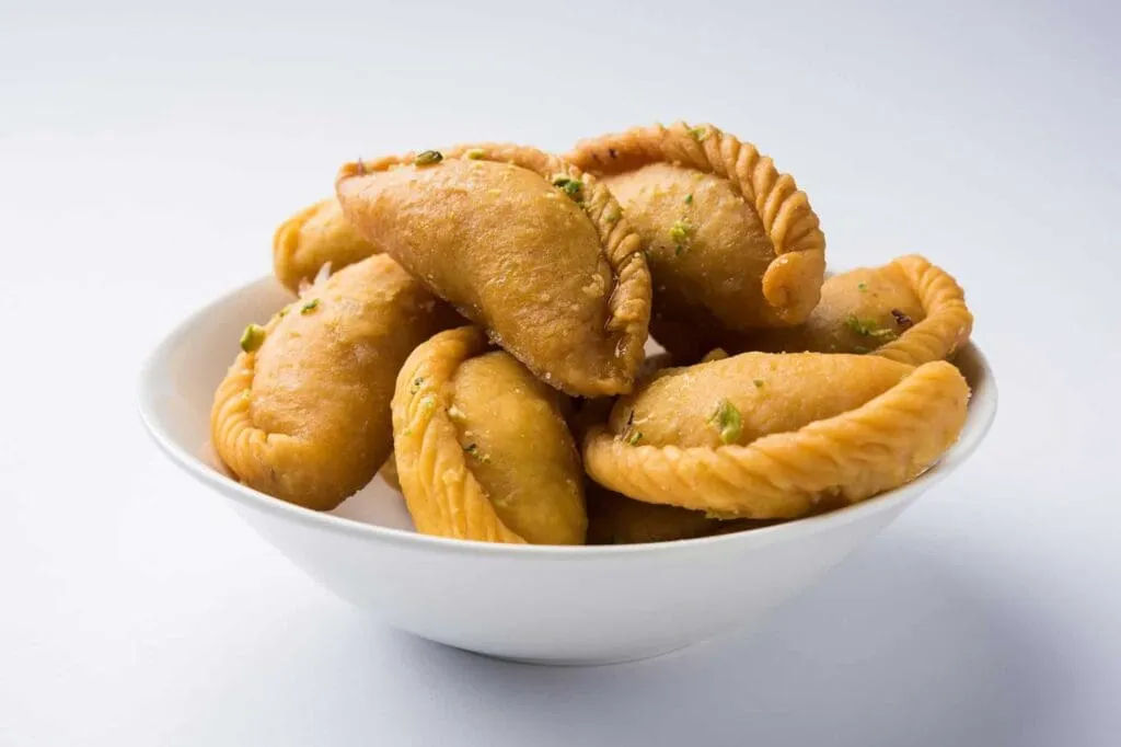 गुजिया