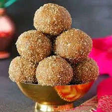 चूरमा लड्डू