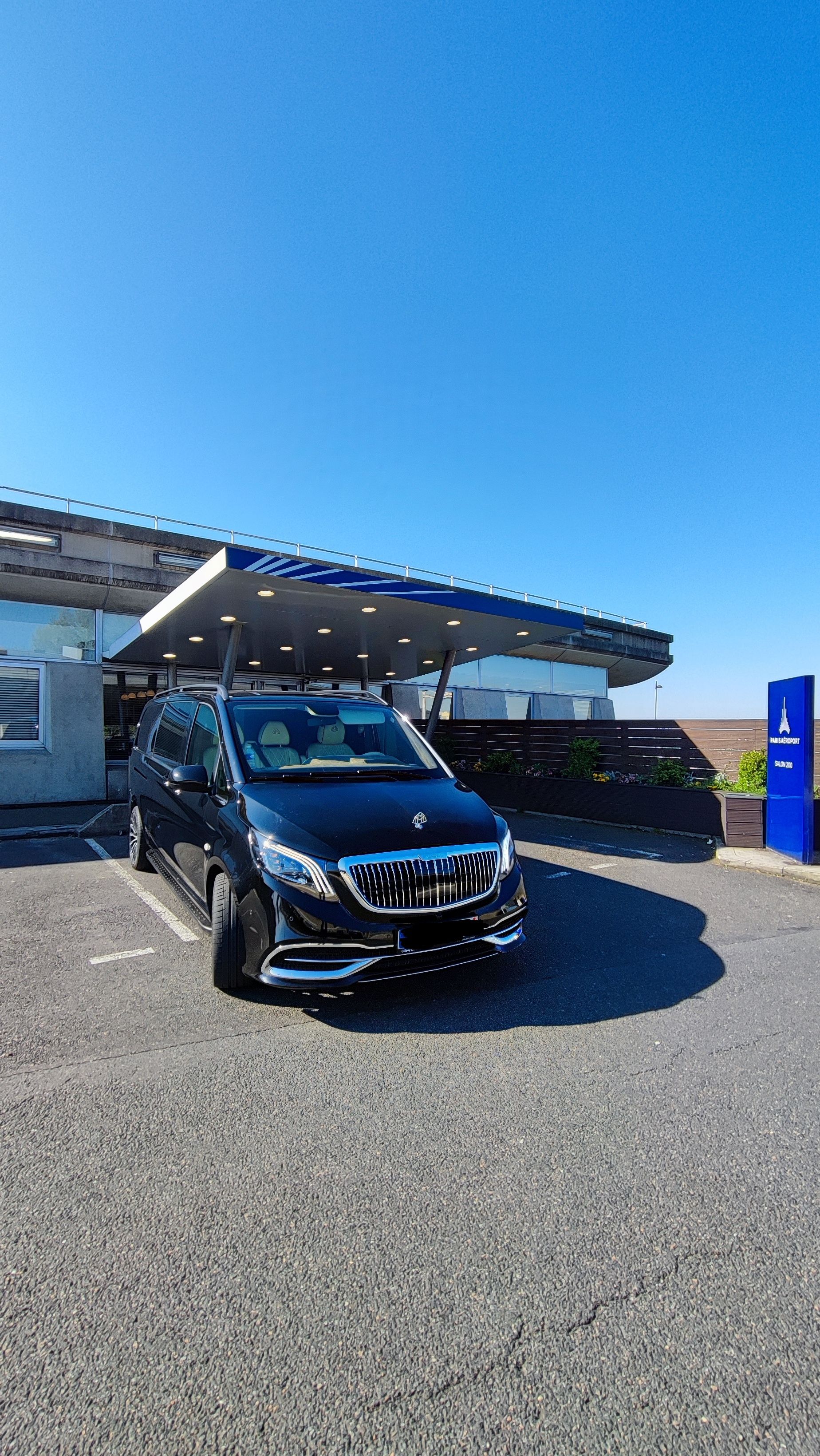 VTC Pour Tous - Van Maybach service nocturne transfert aéroport Paris CDG Orly transport luxe VIP