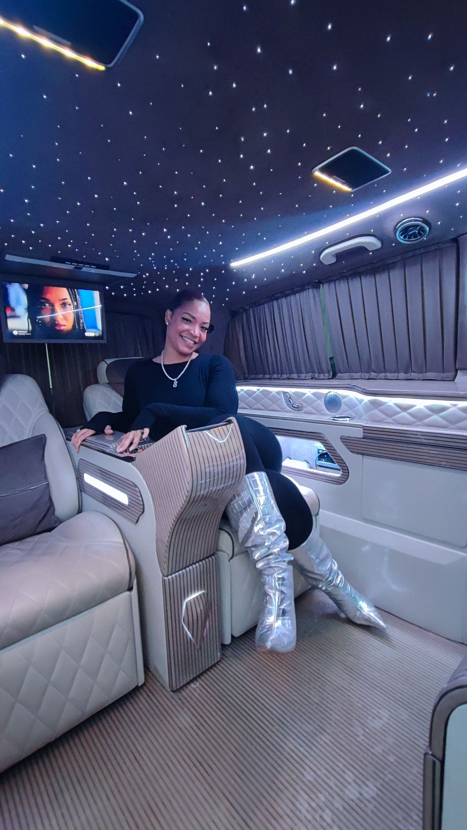 Personnalité publique VIP Paris - VTC Pour Tous transport discret van Maybach