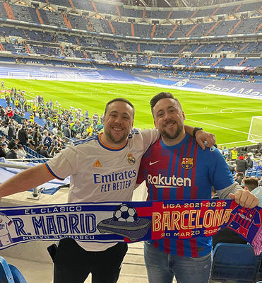 Fans Barcelona and Real Madrid