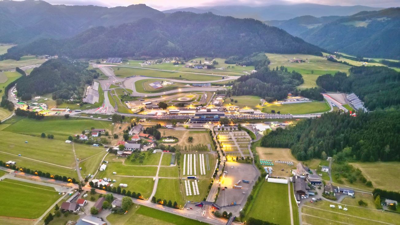 The front row camping is located on 5 minutes walking distance of the circuit