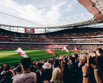 Blick auf das Spielfeld im Emirates Stadium während eines Arsenal-Spiels