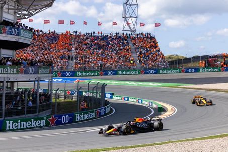F1 cars in the famous Tarzan corner of Circuit Zandvoort
