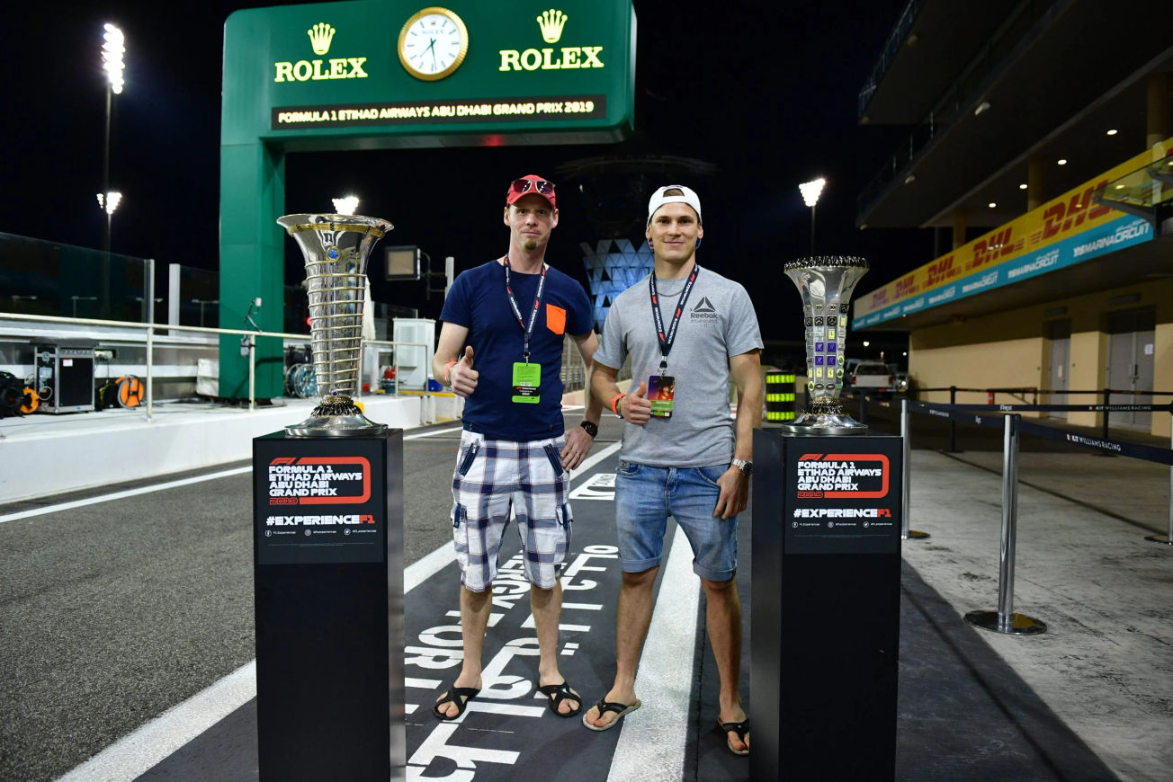 F1-Abu Dhabi-2019-Starting-Grid-With-Trophy 18