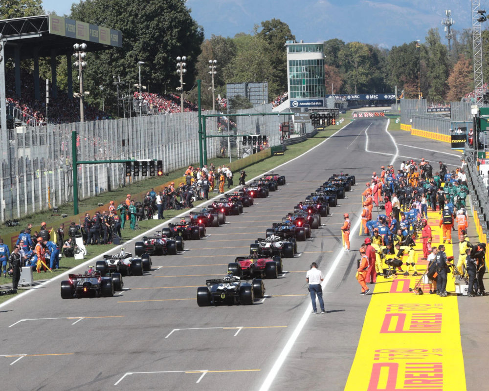 F1 cars getting ready on the starting grid for the start of the Italian GP