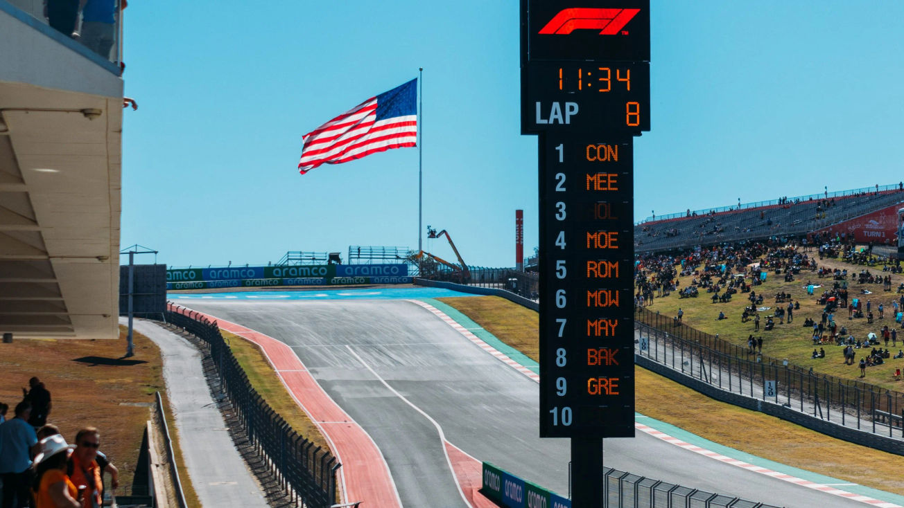 Die amerikanische Flagge weht stolz über dem Circuit of the Americas