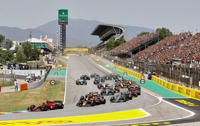 The drivers take on the first corner of Circuit de Barcelona-Catalunya
