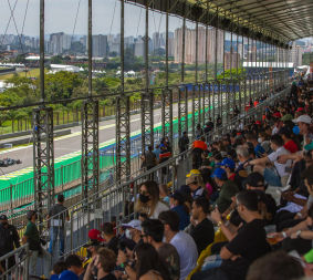 Blick von der überdachten Tribüne R beim GP von Brasilien