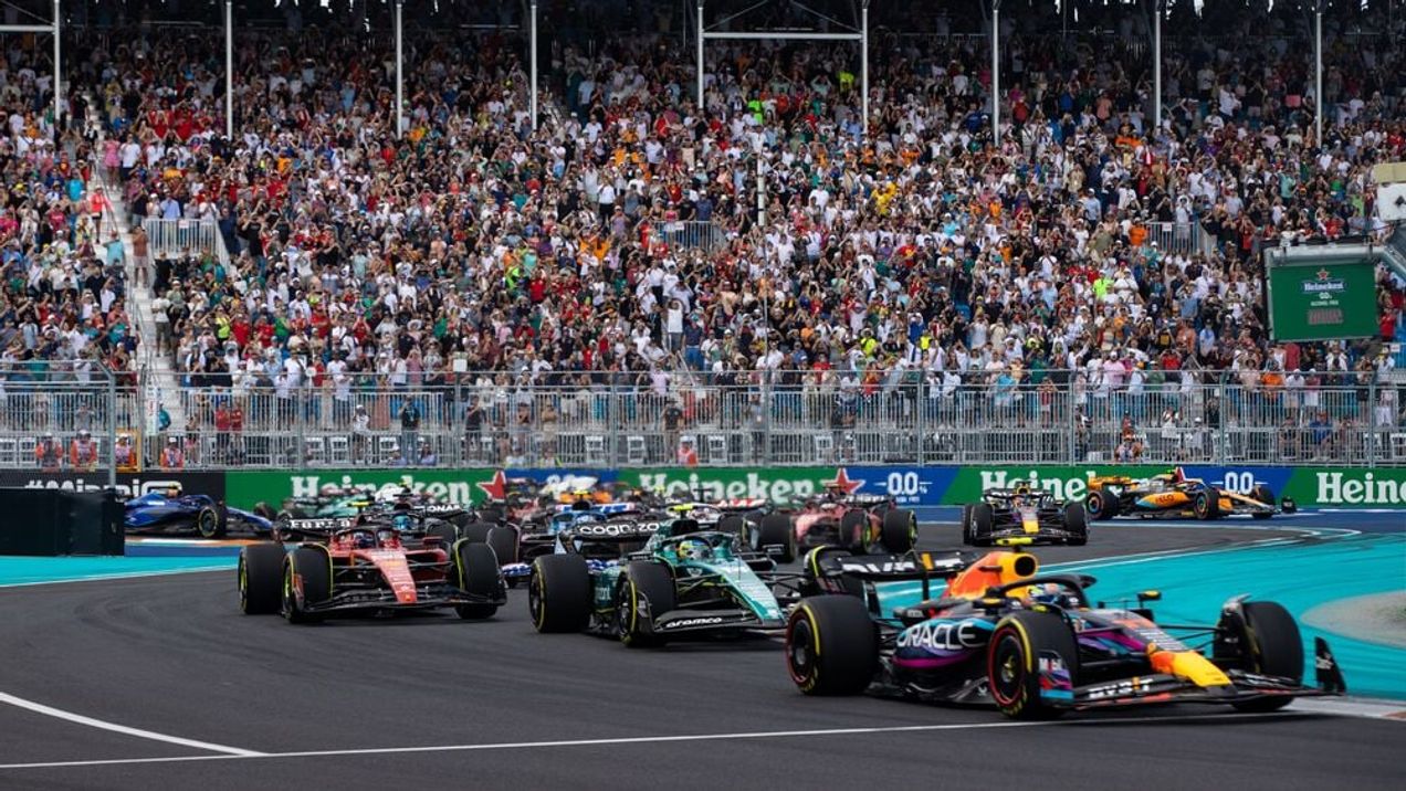 F1 drivers race on the Miami GP circuit