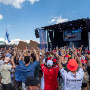 La fan zone sur le circuit de Monza avec DJ en direct