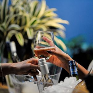 Ein Glas Wein, serviert im Grand Prix Club beim GP von Brasilien