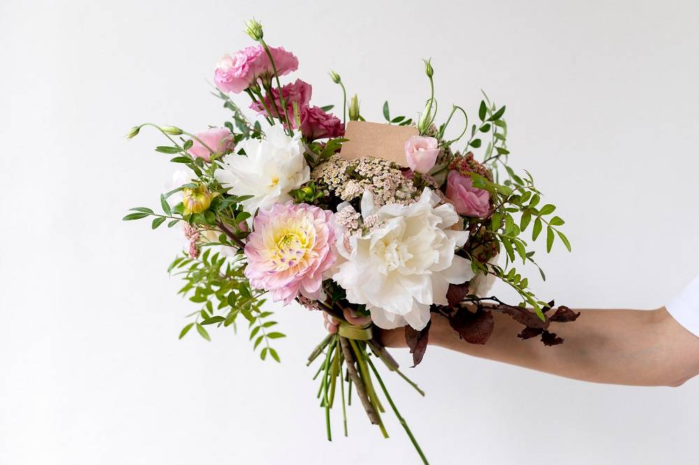 send flowers and cakes online