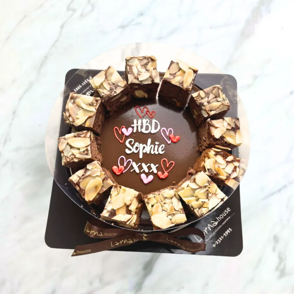 Brownie Arounded Larna cake