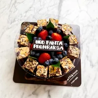 Brownie around the Fruits Larna Cake Pound