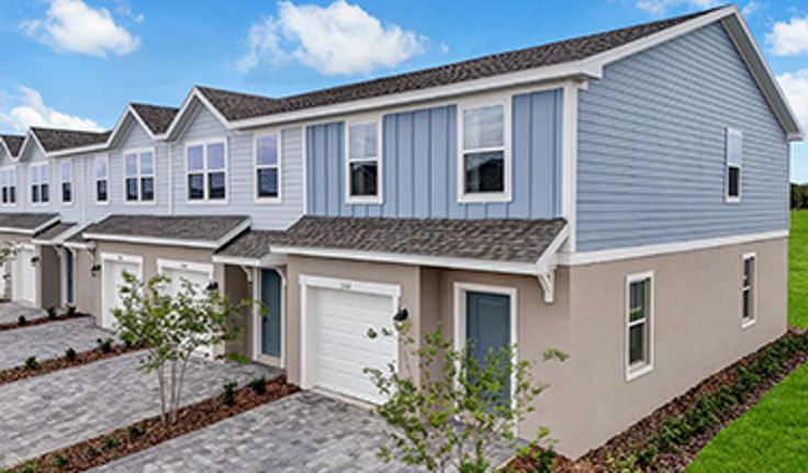 Pool, Cabana, and tot lot at Avalon Park Tavares