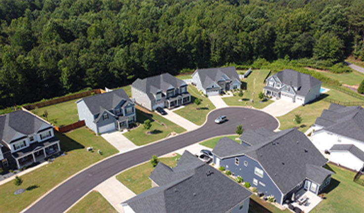 Street view of a home in Carriage Hill