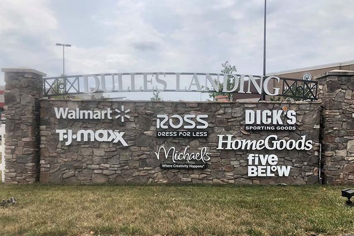 shopping center sign for dulles landing