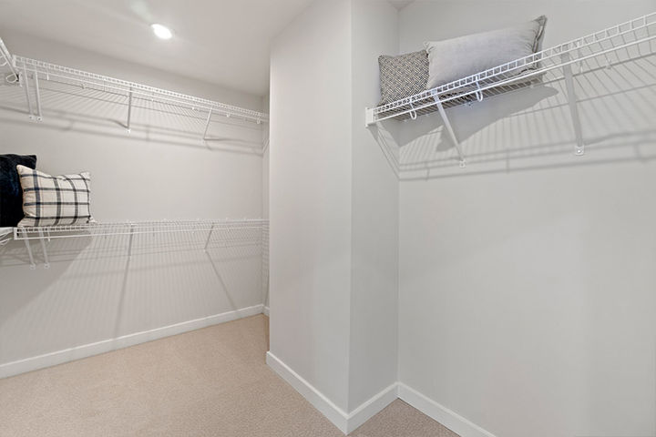 walk in closet with shelving