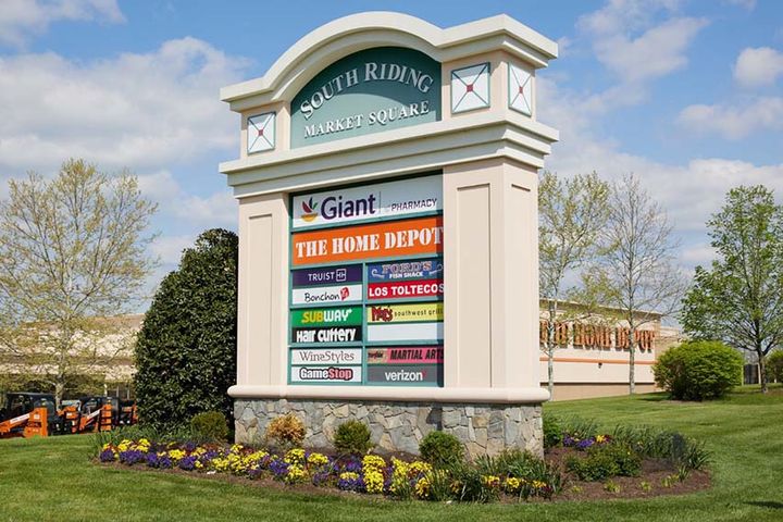 south riding market square shopping center sign