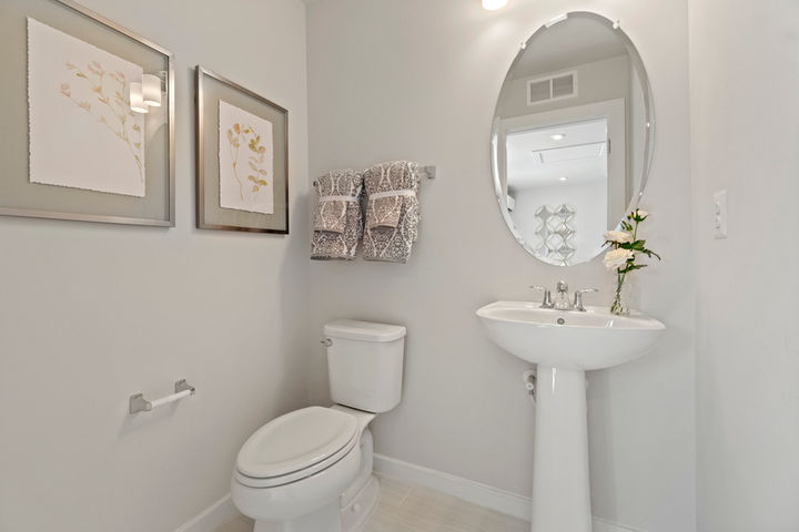 powder room with pedestal sink