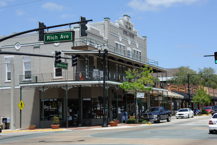 Just Minutes Away from Historic Downtown DeLand at Beresford Woods