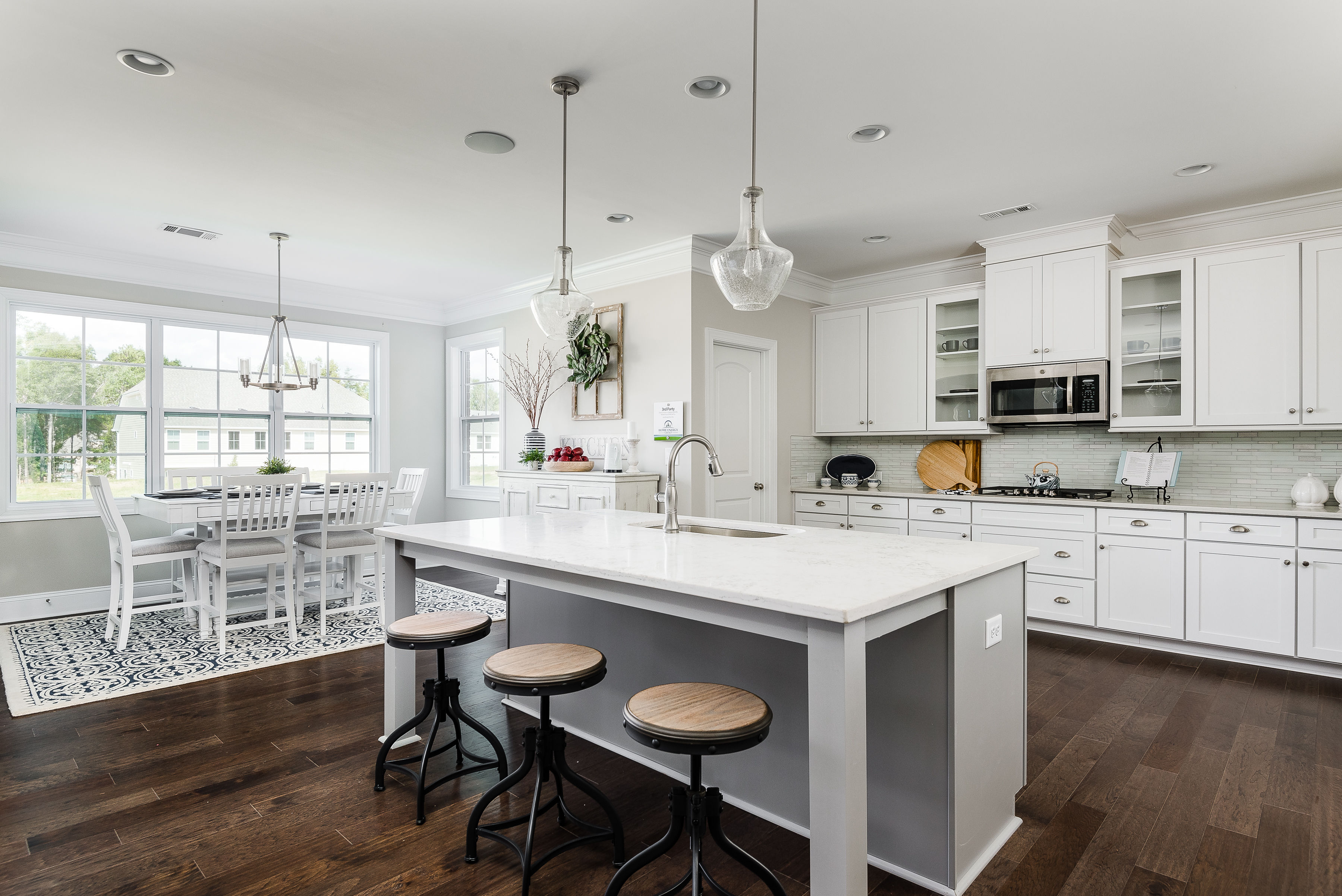 Kitchen and Breakfast Area