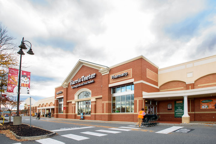 10 minutes to shopping and dining at Hollymead Town Center