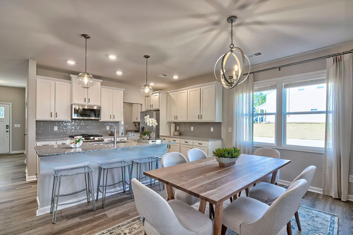 Breakfast Area and Kitchen