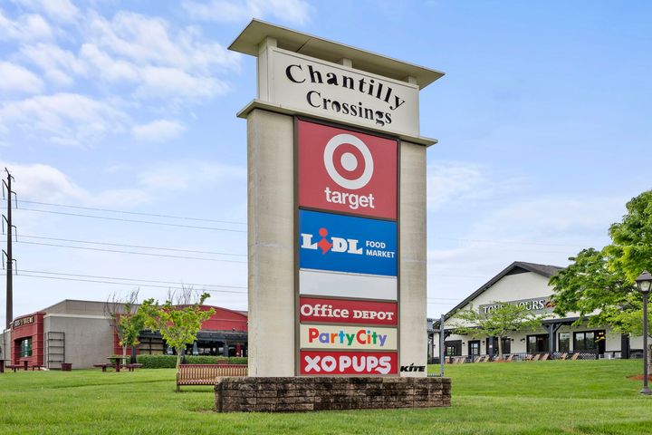 chantilly crossings retail stores