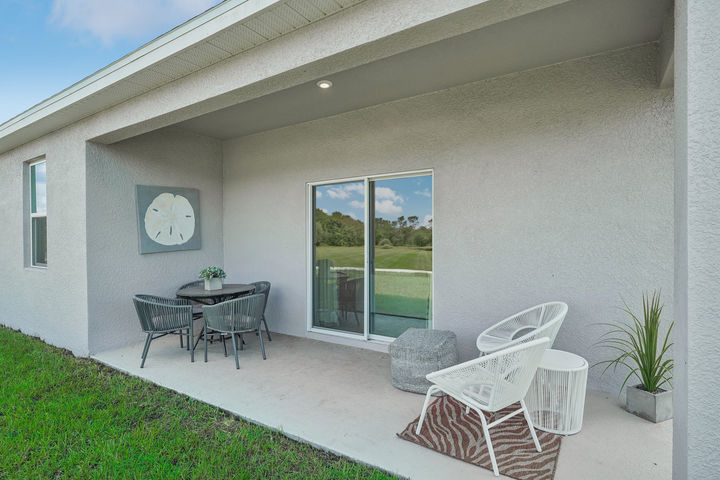 Covered Lanai at The Webber at Groves at Grand Island