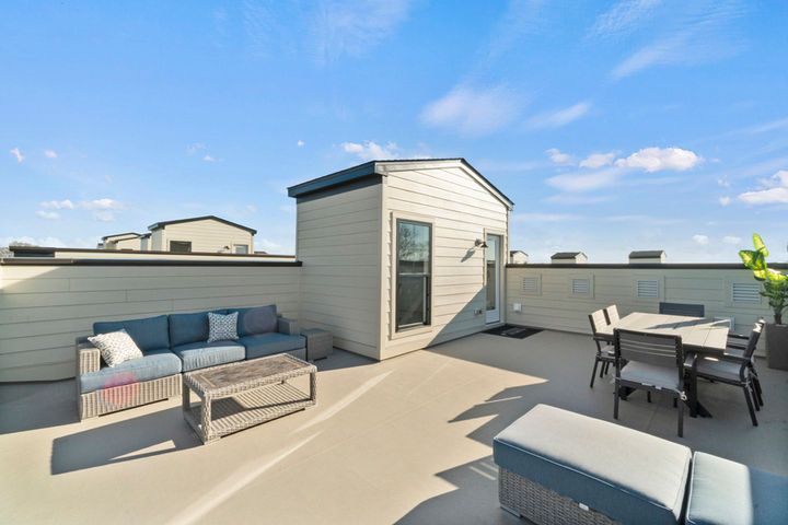 rooftop terrace with ample space to entertain