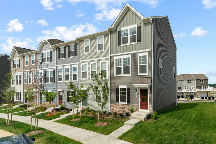 3 Level Garage Townhomes at Presidents Pointe