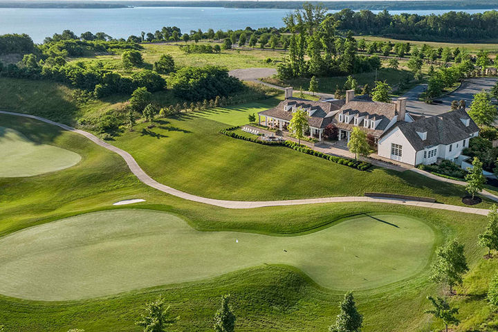 green at jack nicklaus signature golf club next to potomac river