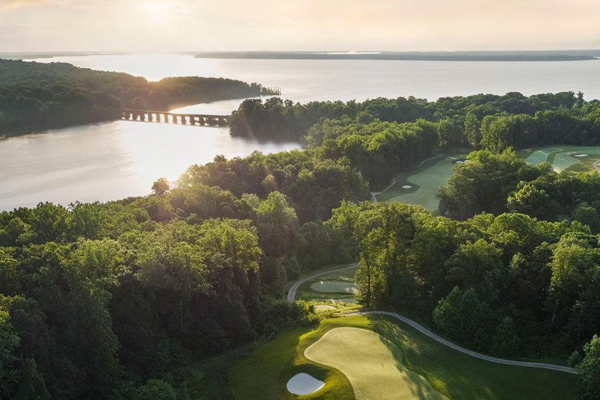 golf course next to potomac river