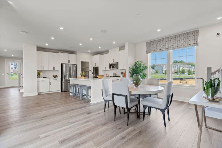 open dining area with 5 person seating