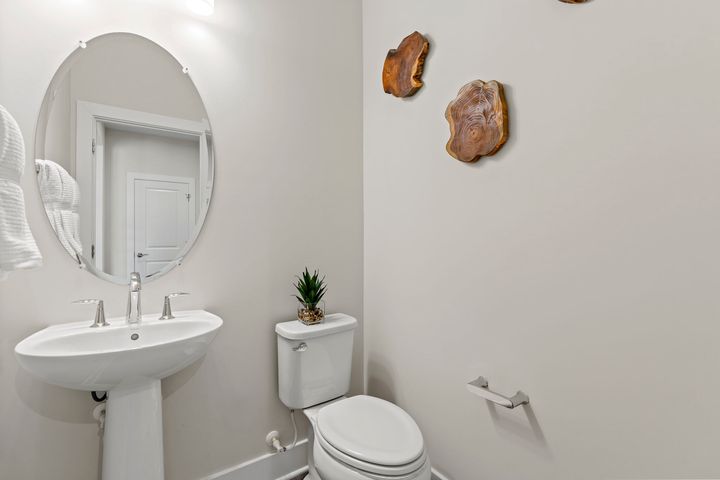 powder room with pedestal sink