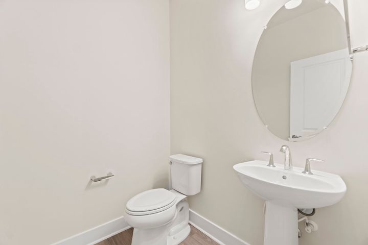 powder room with pedestal sink