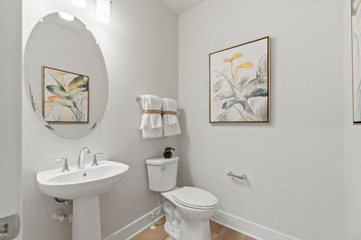 powder room with pedestal sink