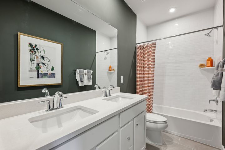 Bedroom Level Hall Bathroom