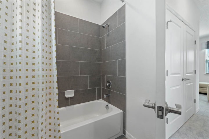 Secondary Bathroom of The Newcomb