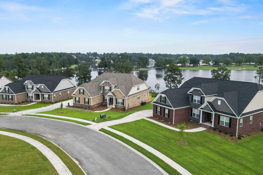 Streetscape at Lakeside at Woodcreek